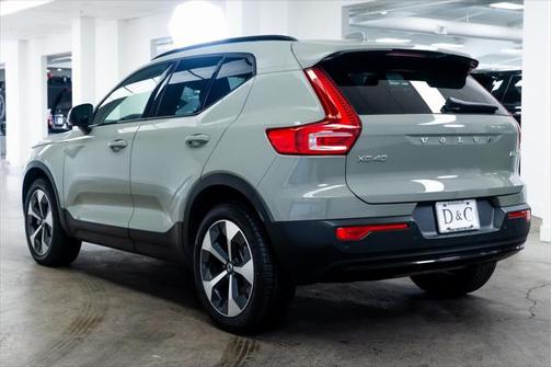 2024 Volvo XC40 B5 Plus Dark Theme
