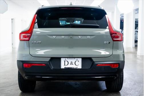 2024 Volvo XC40 B5 Plus Dark Theme