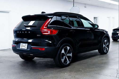 2024 Volvo XC40 B5 Plus Dark Theme