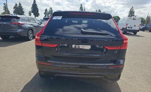 2024 Volvo XC60 Recharge Plug-In Hybrid T8 Ultimate Black Edition