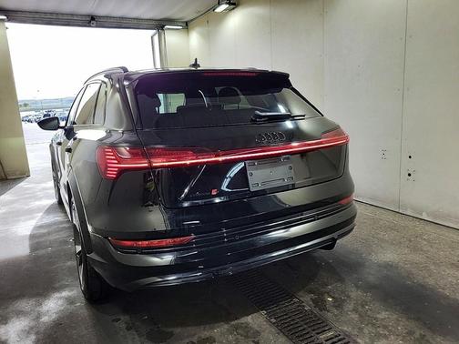 2022 Audi e-tron S Premium Plus