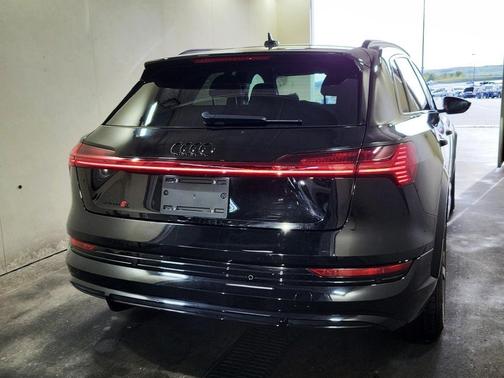 2022 Audi e-tron S Premium Plus