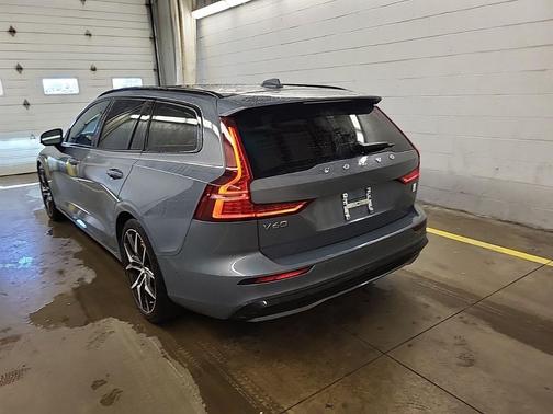 2024 Volvo V60 Recharge Plug-In Hybrid Polestar