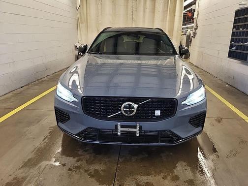 2024 Volvo V60 Recharge Plug-In Hybrid Polestar