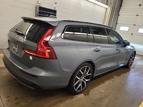 2024 Volvo V60 Recharge Plug-In Hybrid Polestar