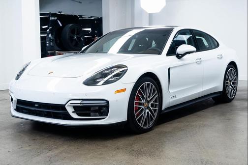 2023 Porsche Panamera GTS