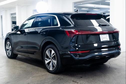 2024 Audi Q8 e-tron Premium Plus