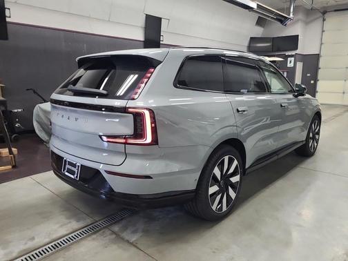 2025 Volvo EX90 Twin Motor Ultra