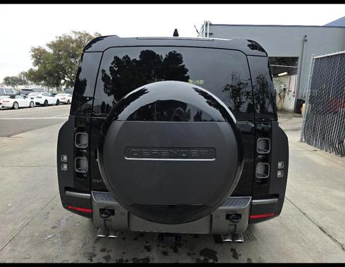 Carpathian Grey Prem Met 2025 Land Rover Defender V8