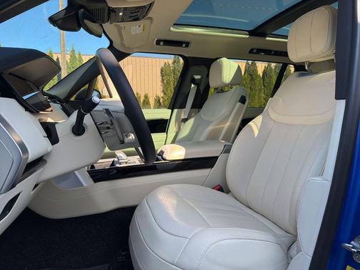 Velocity Blue SV Bespoke Ultra Metallic Satin 2025 Land Rover Range Rover P400 SE 7 Seat