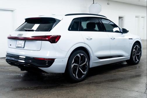 2024 Audi Q8 e-tron Prestige