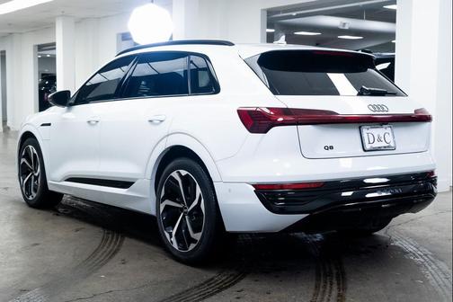 2024 Audi Q8 e-tron Prestige