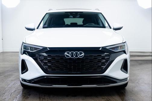2024 Audi Q8 e-tron Prestige