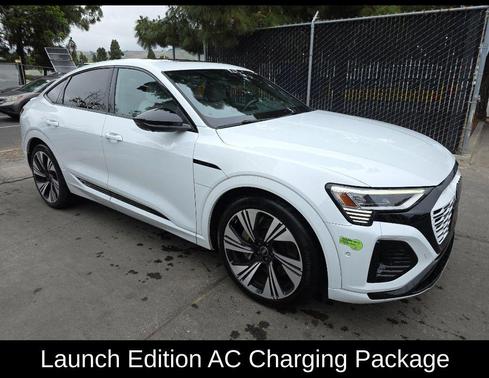 Glacier White Metallic 2024 Audi Q8 e-tron Prestige