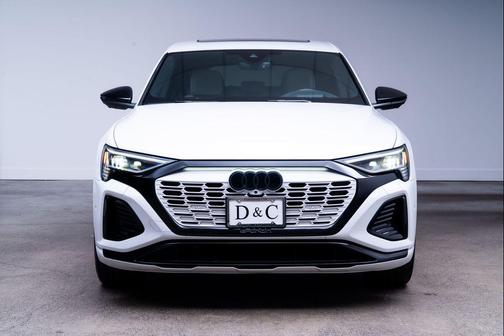 Glacier White Metallic 2024 Audi Q8 e-tron Prestige