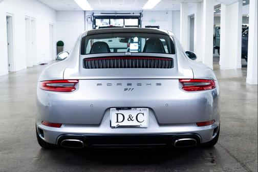 2018 Porsche 911 Carrera