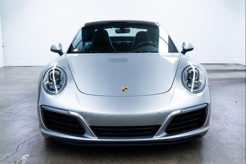 2018 Porsche 911 Carrera