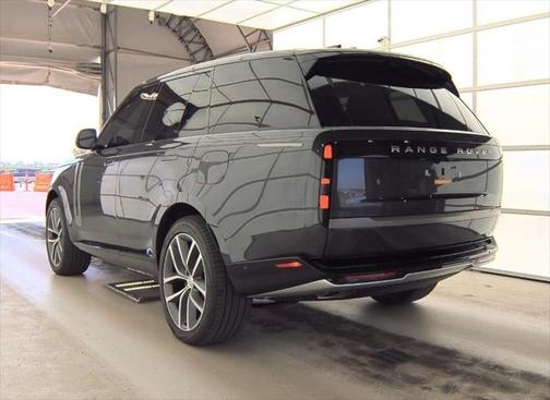2025 Land Rover Range Rover P550e SE
