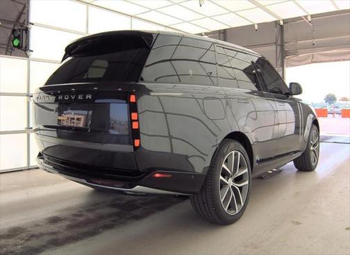 2025 Land Rover Range Rover P550e SE