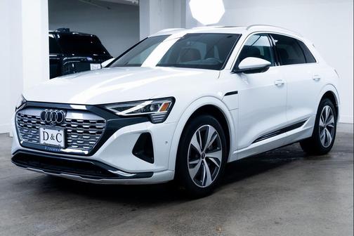 2024 Audi Q8 e-tron Premium Plus
