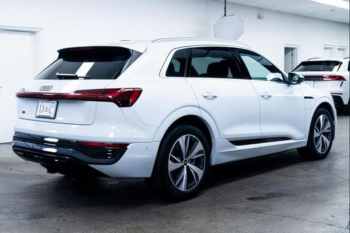 2024 Audi Q8 e-tron Premium Plus