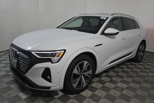 2024 Audi Q8 e-tron Premium Plus
