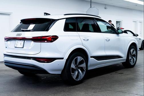 2025 Audi Q6 e-tron Premium Plus quattro