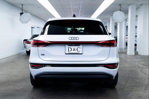 2025 Audi Q6 e-tron Premium Plus quattro