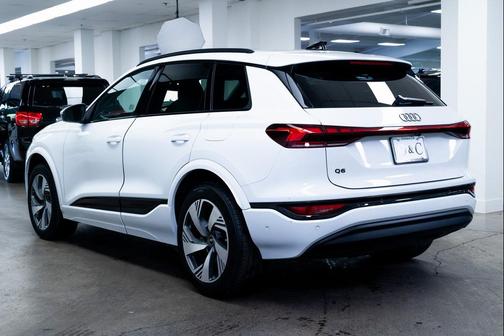 2025 Audi Q6 e-tron Premium Plus quattro