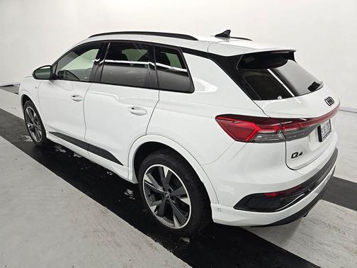 Glacier White Metallic 2023 Audi Q4 e-tron Prestige 50 quattro