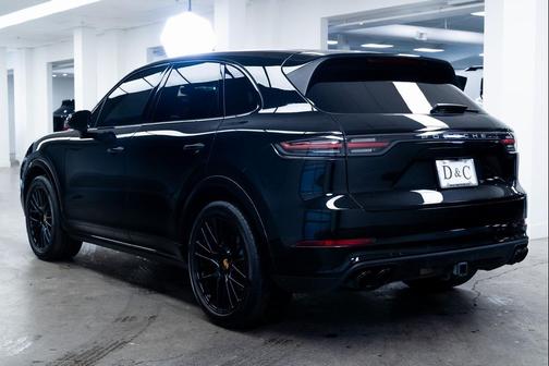 2023 Porsche Cayenne Platinum Edition