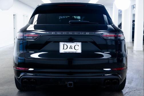 2023 Porsche Cayenne Platinum Edition