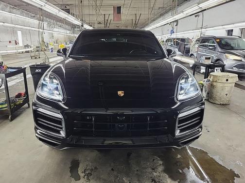 2023 Porsche Cayenne Platinum Edition