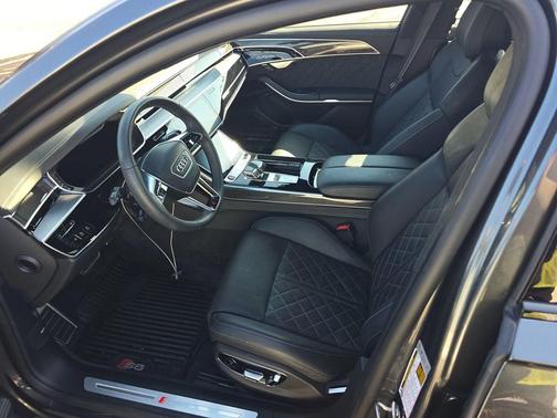 2025 Audi S8 4.0T