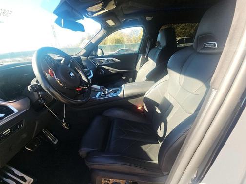 2023 BMW XM Bowers & Wilkins Sound Massage Seats