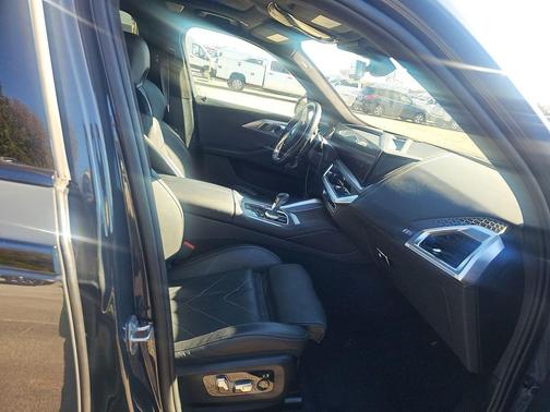 2023 BMW XM Bowers & Wilkins Sound Massage Seats