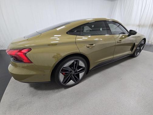 2022 Audi RS e-tron GT quattro