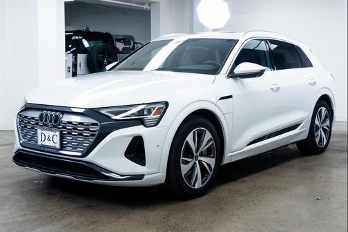 2024 Audi Q8 e-tron Premium Plus
