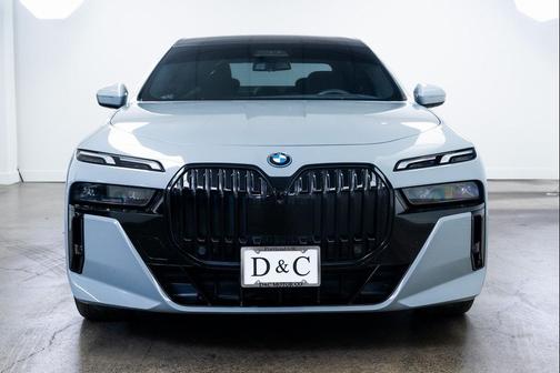 2024 BMW 750e i xDrive