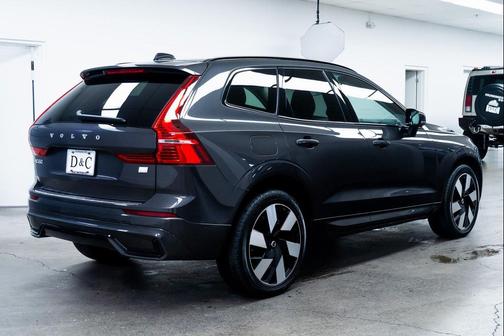 2024 Volvo XC60 Recharge Plug-In Hybrid T8 Plus Dark Theme