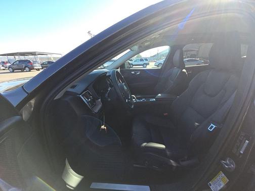 2024 Volvo XC60 Recharge Plug-In Hybrid T8 Plus Dark Theme