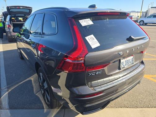 2024 Volvo XC60 Recharge Plug-In Hybrid T8 Plus Dark Theme