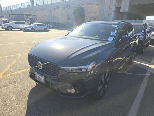 2024 Volvo XC60 Recharge Plug-In Hybrid T8 Plus Dark Theme