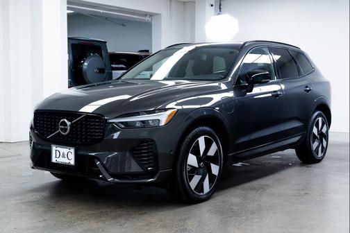 2024 Volvo XC60 Recharge Plug-In Hybrid T8 Plus Dark Theme