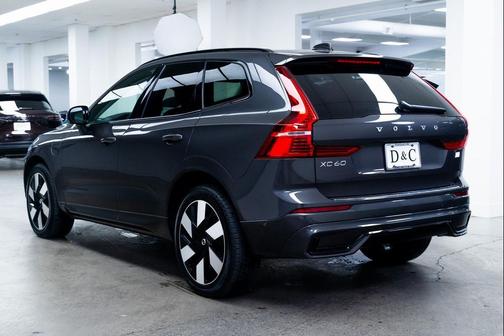 2024 Volvo XC60 Recharge Plug-In Hybrid T8 Plus Dark Theme