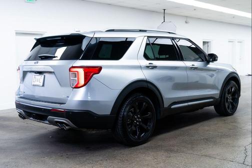 Iconic Silver Metallic 2020 Ford Explorer Platinum