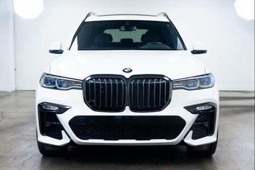 2021 BMW X7 M50i