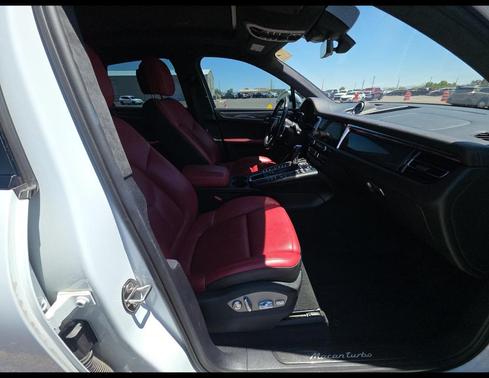 Carrara White Metallic 2020 Porsche Macan Macan Turbo