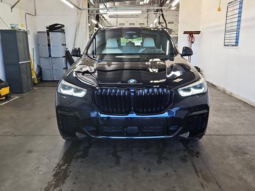 Carbon Black Metallic 2023 BMW X5 xDrive40i