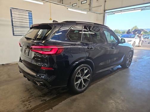 Carbon Black Metallic 2023 BMW X5 xDrive40i